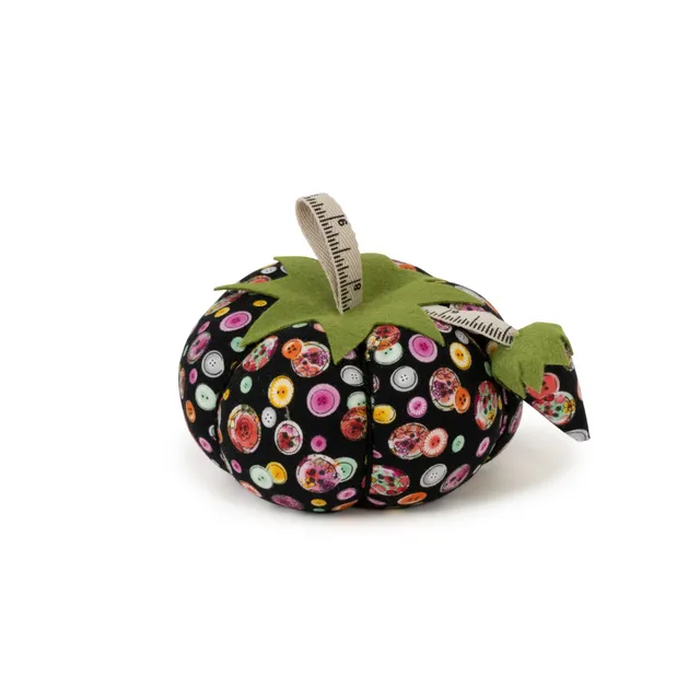 Dritz Tomate Pique-Aiguilles 4" Boutons Noirs Grand Modèle