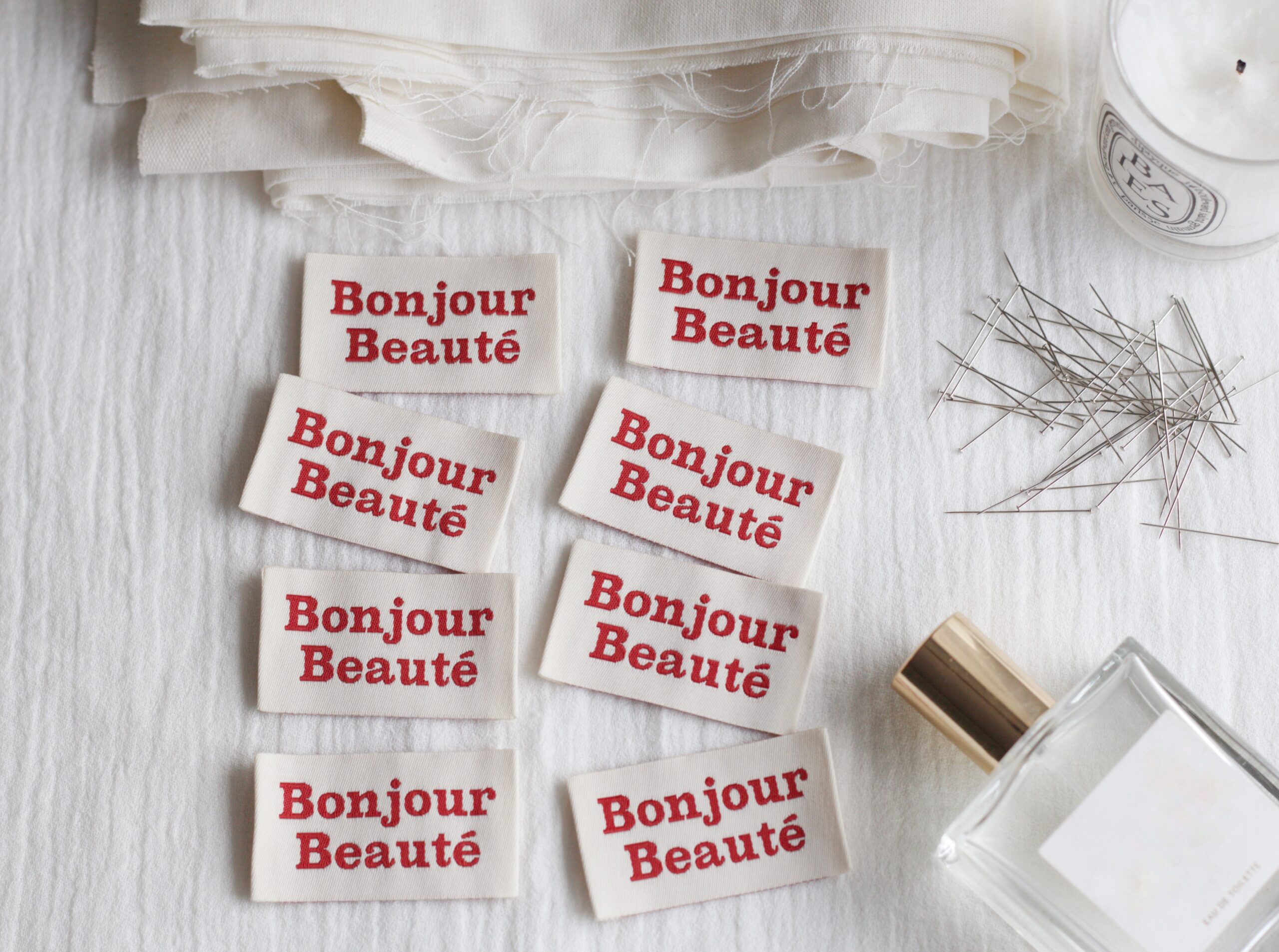La Petite Maison Couture Bonjour Beauté x8 étiquette rouge écru