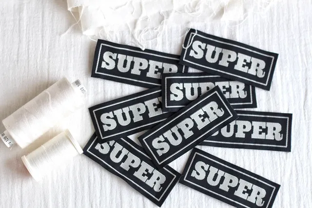 La Petite Maison Couture Super étiquette à coudre x8 noir écru