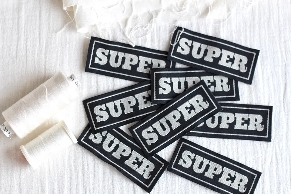 La Petite Maison Couture Super étiquette à coudre x8 noir écru