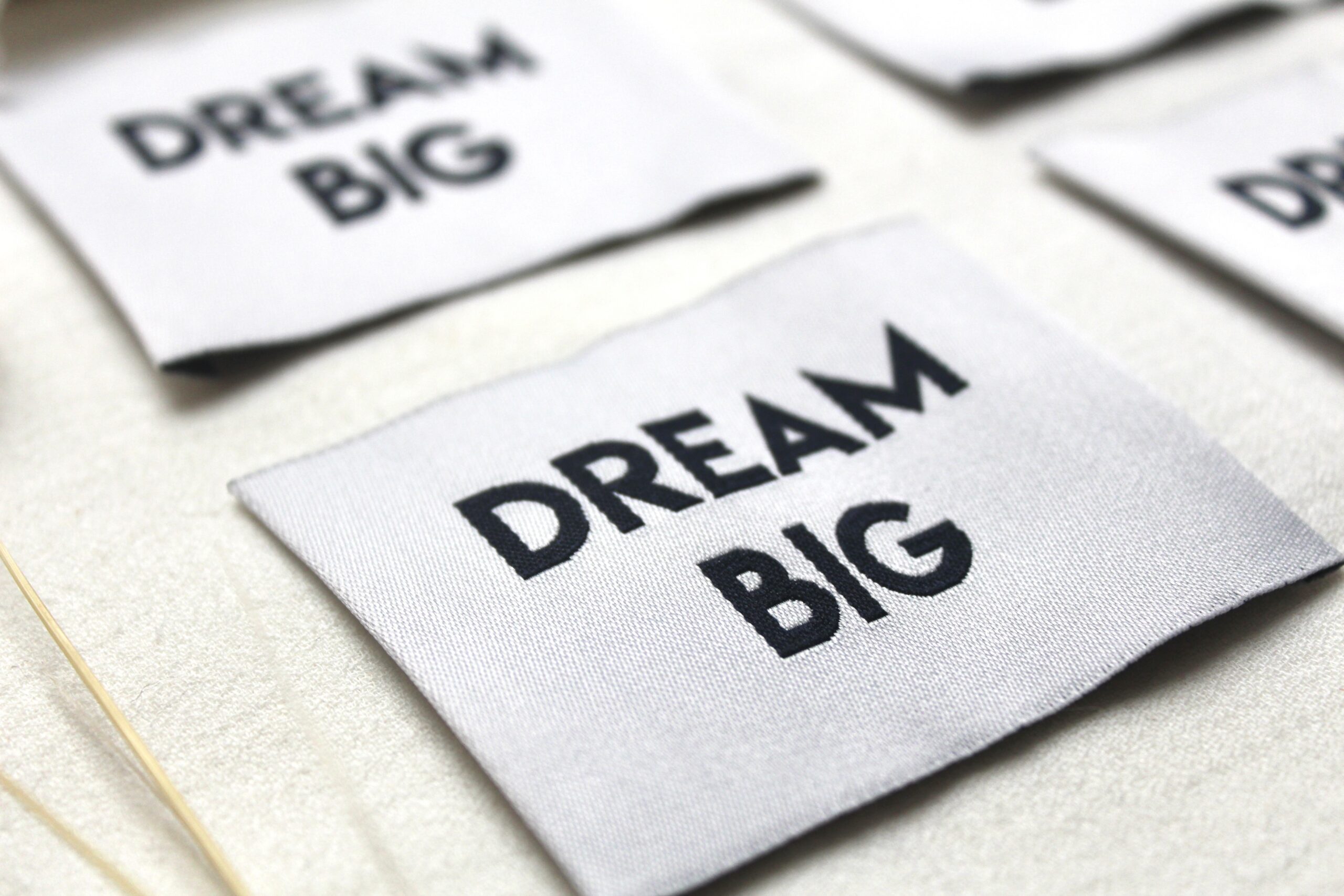 La Petite Maison Couture DREAM BIG étiquettes tissées x4 marine