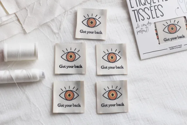 La Petite Maison Couture Eye Got Your Back étiquettes marron x5