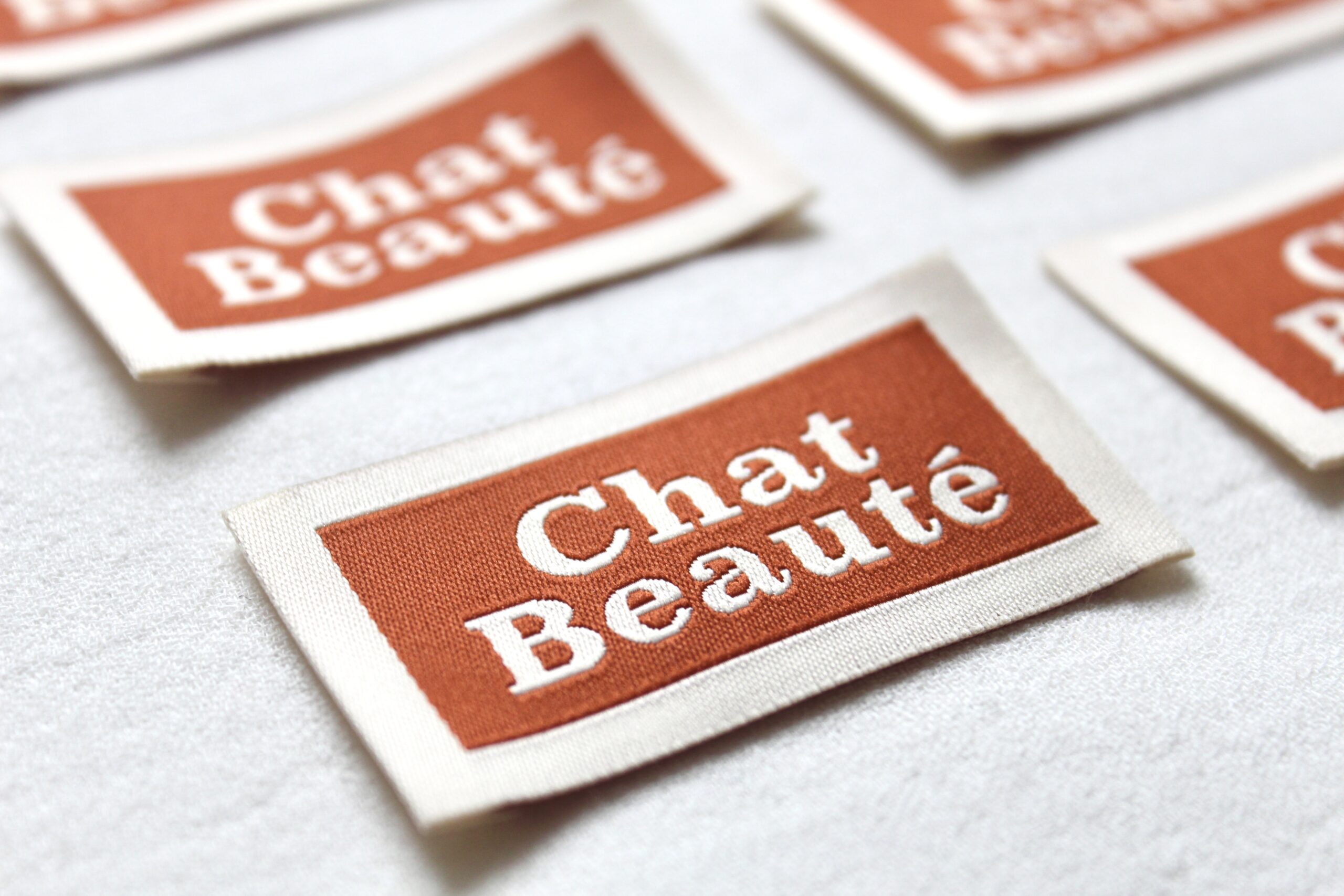 La Petite Maison Couture Chat Beauté x8 étiquette tissée rouille