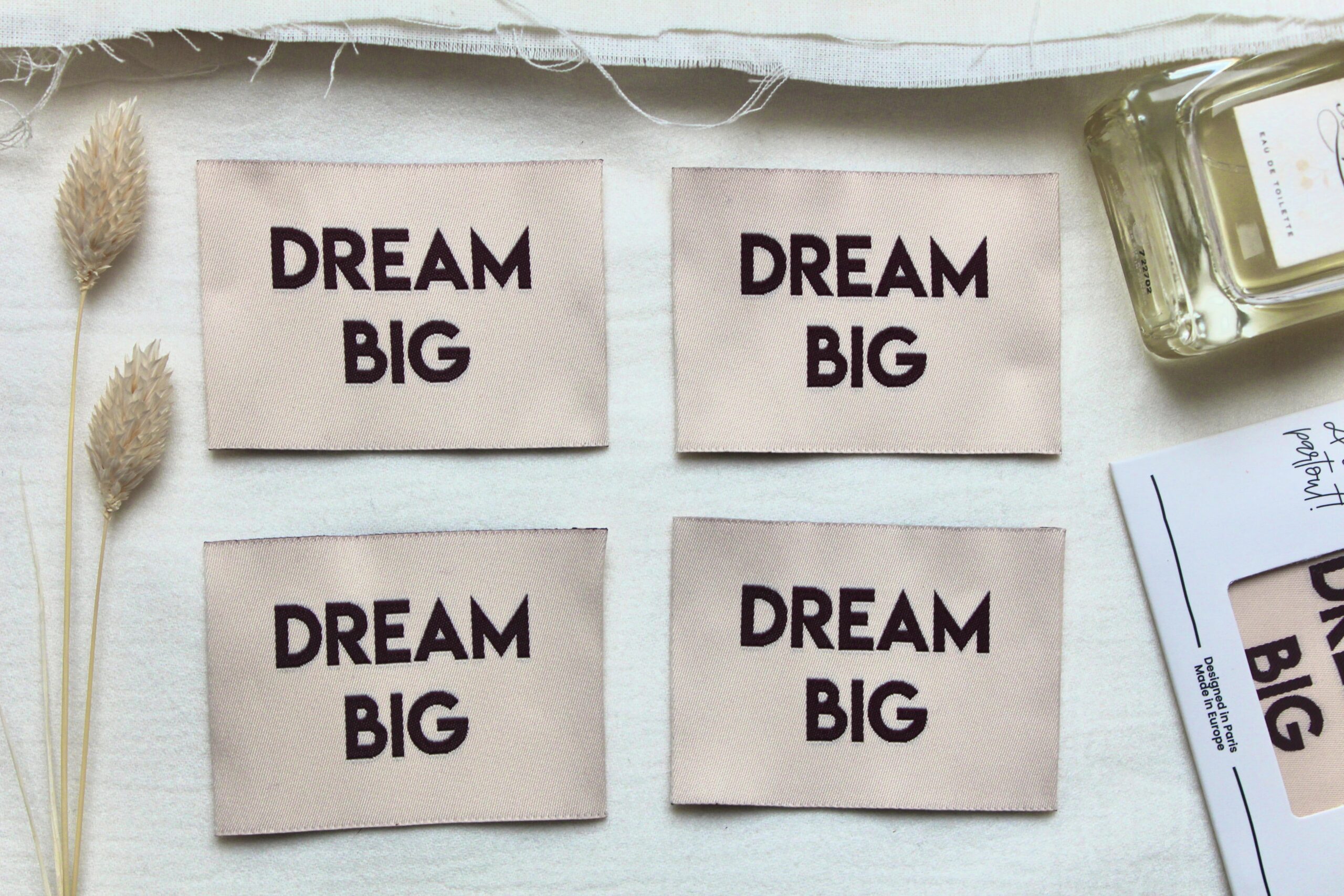 La Petite Maison Couture DREAM BIG étiquette tissée aubergine x4