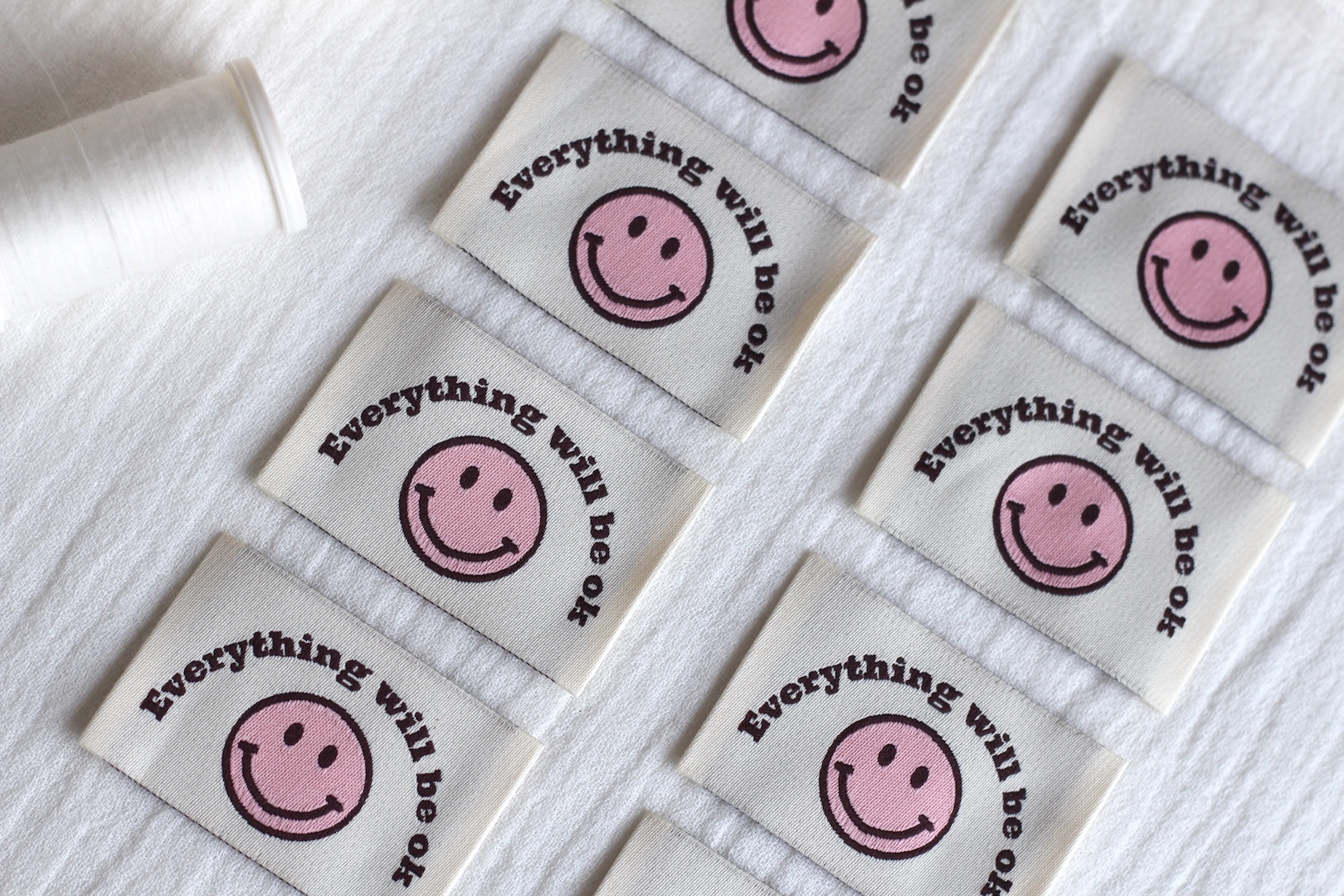 La Petite Maison Couture Everything will be OK étiquette x8 rose