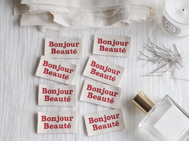 La Petite Maison Couture Bonjour Beauté x8 étiquette rouge écru
