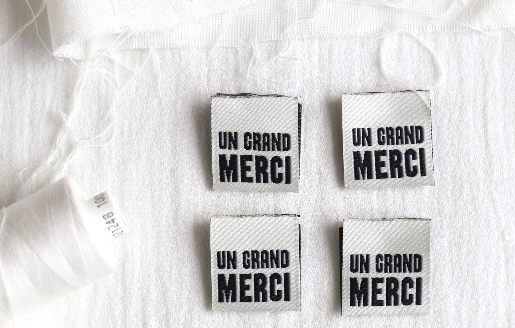 La Petite Maison Couture Un grand merci x8 étiquette noir et blanc