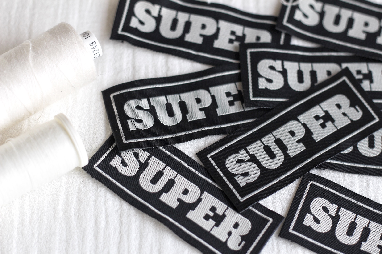 La Petite Maison Couture Super étiquette à coudre x8 noir écru