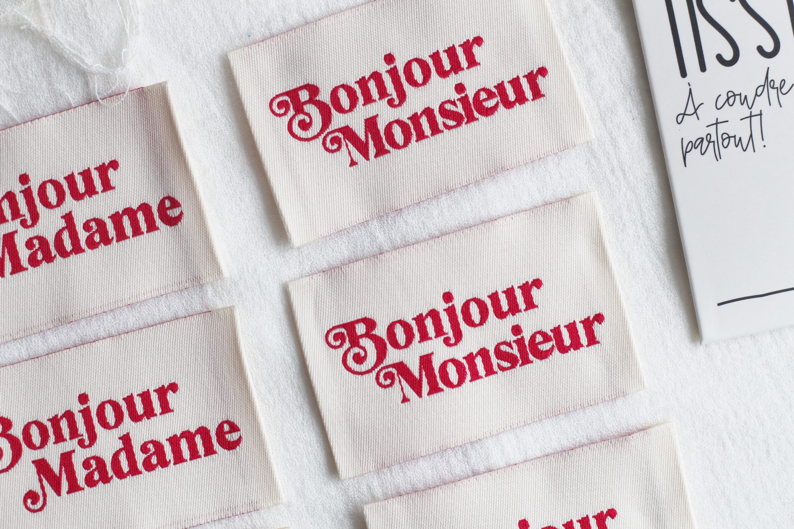 La Petite Maison Couture Bonjour Mme Mr Rouge x6 étiquette tissée