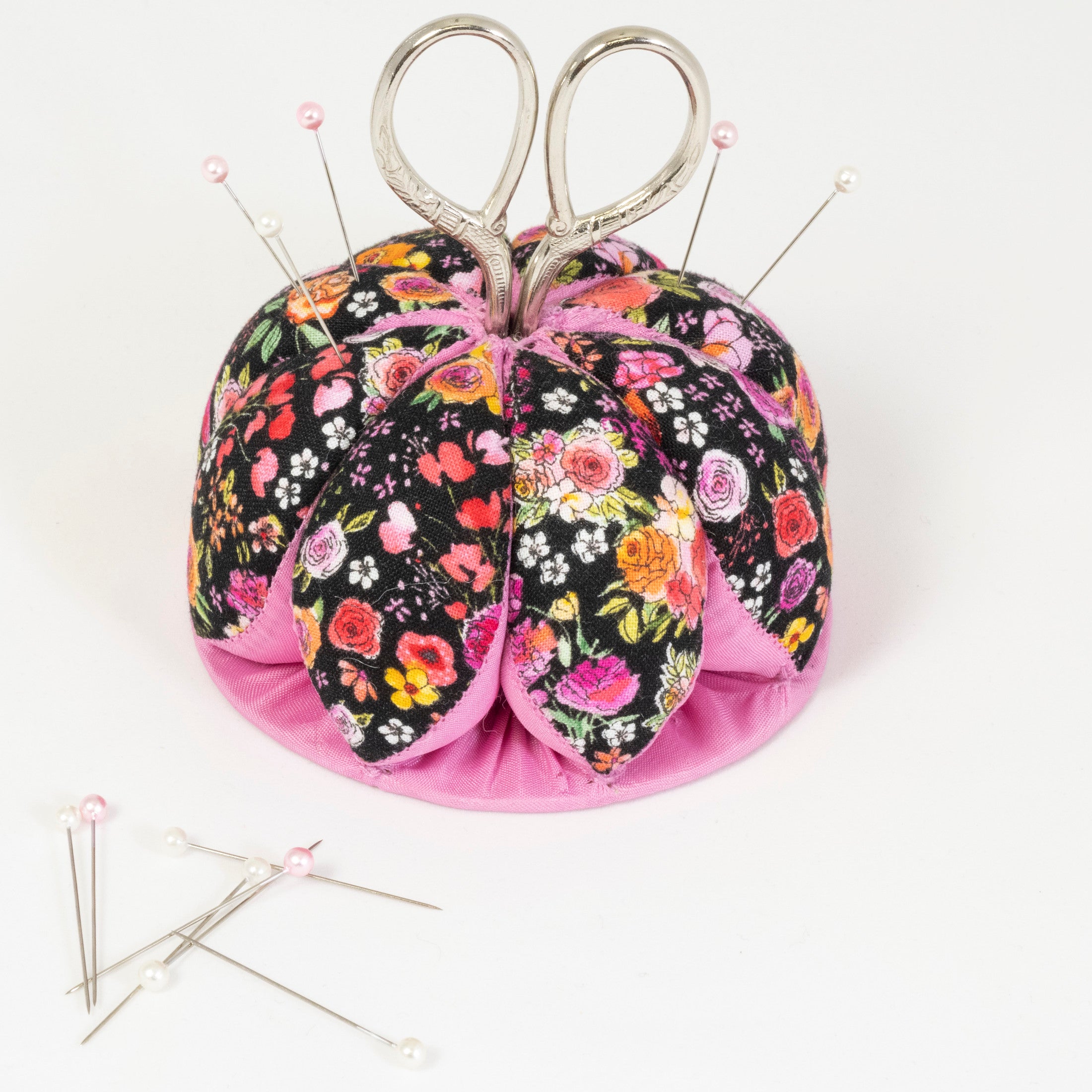 Dritz Pin Cushion pelote épingles + ciseaux floral noir