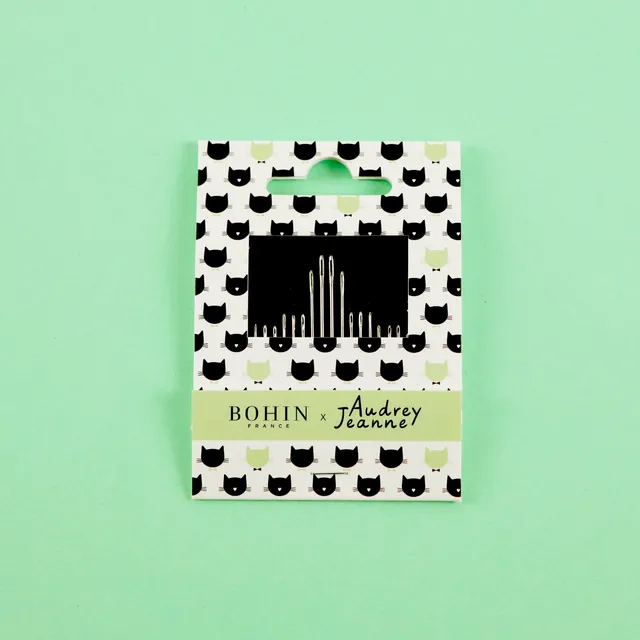 Bohin Aiguilles carnet 20 aiguilles Audrey Jeanne main