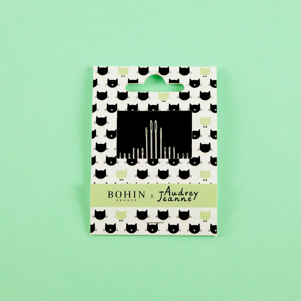 Bohin Aiguilles carnet 20 aiguilles Audrey Jeanne main