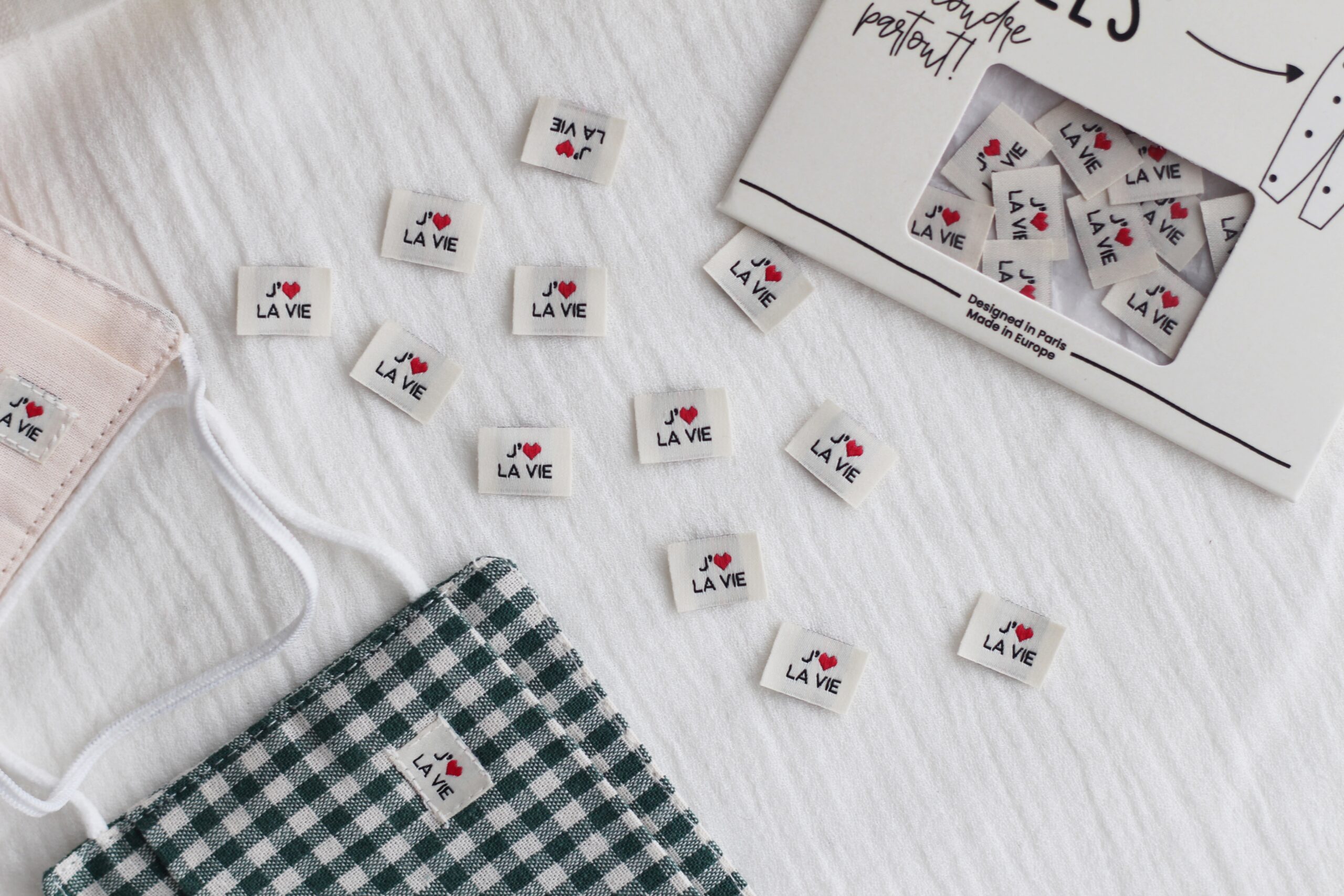 La Petite Maison Couture J’aime la vie étiquette tissu x12 coeur