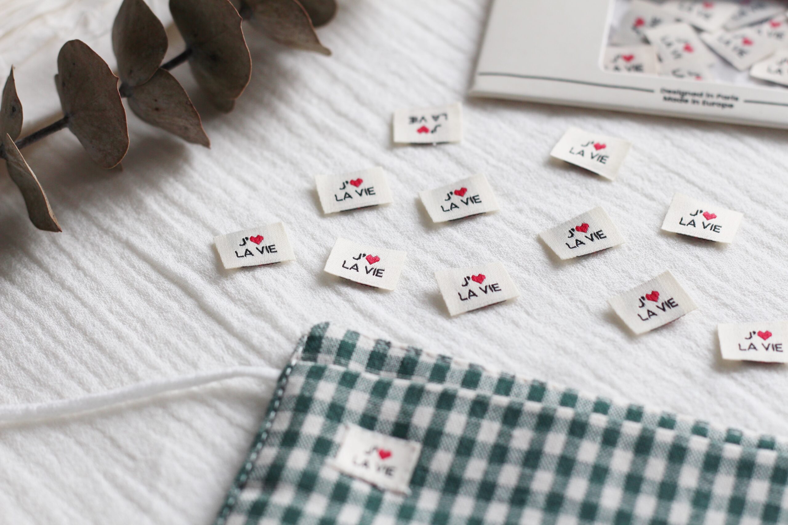 La Petite Maison Couture J’aime la vie étiquette tissu x12 coeur