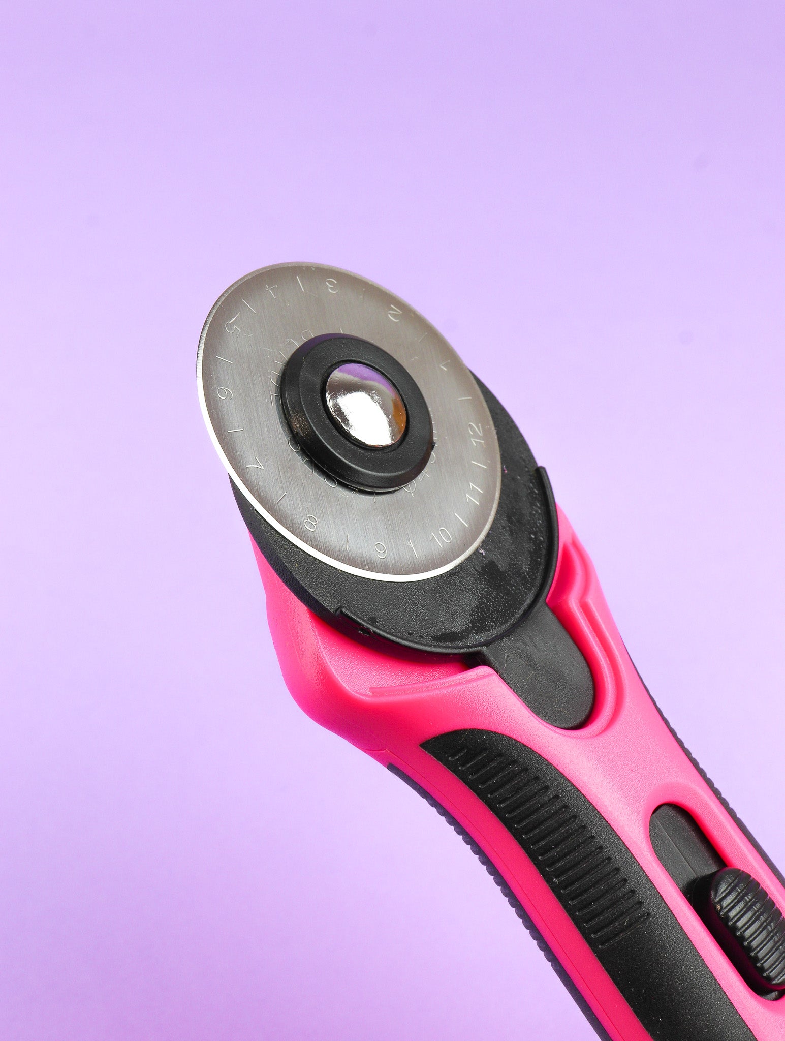 Bohin cutter rotatif 28 mm tissu patchwork ergonomique