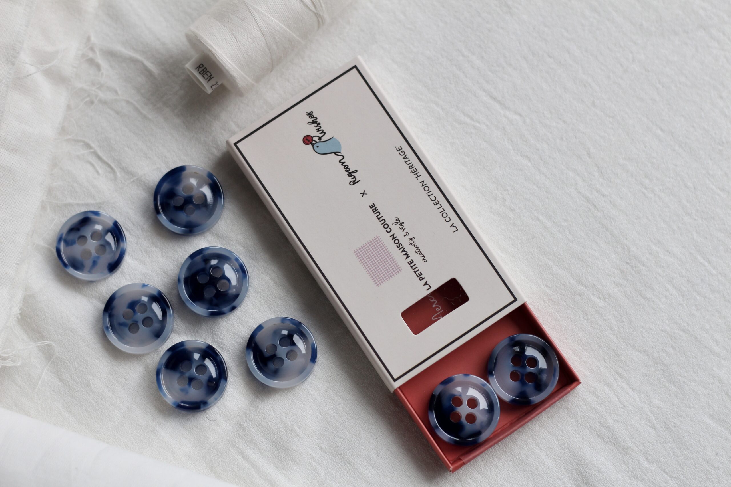 La Petite Maison Couture French Riviera boutons bleus 23 mm x8