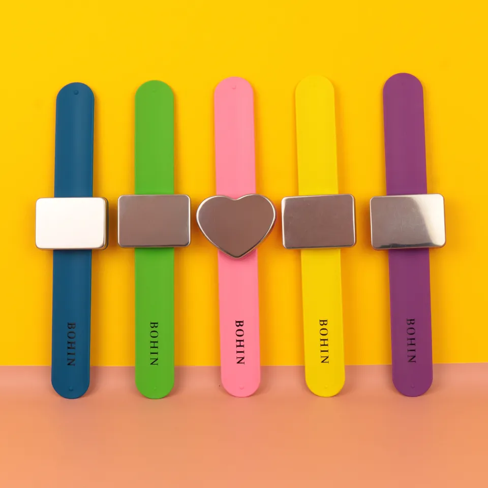 Bohin Bracelet porte-épingles magnétique silicone rose