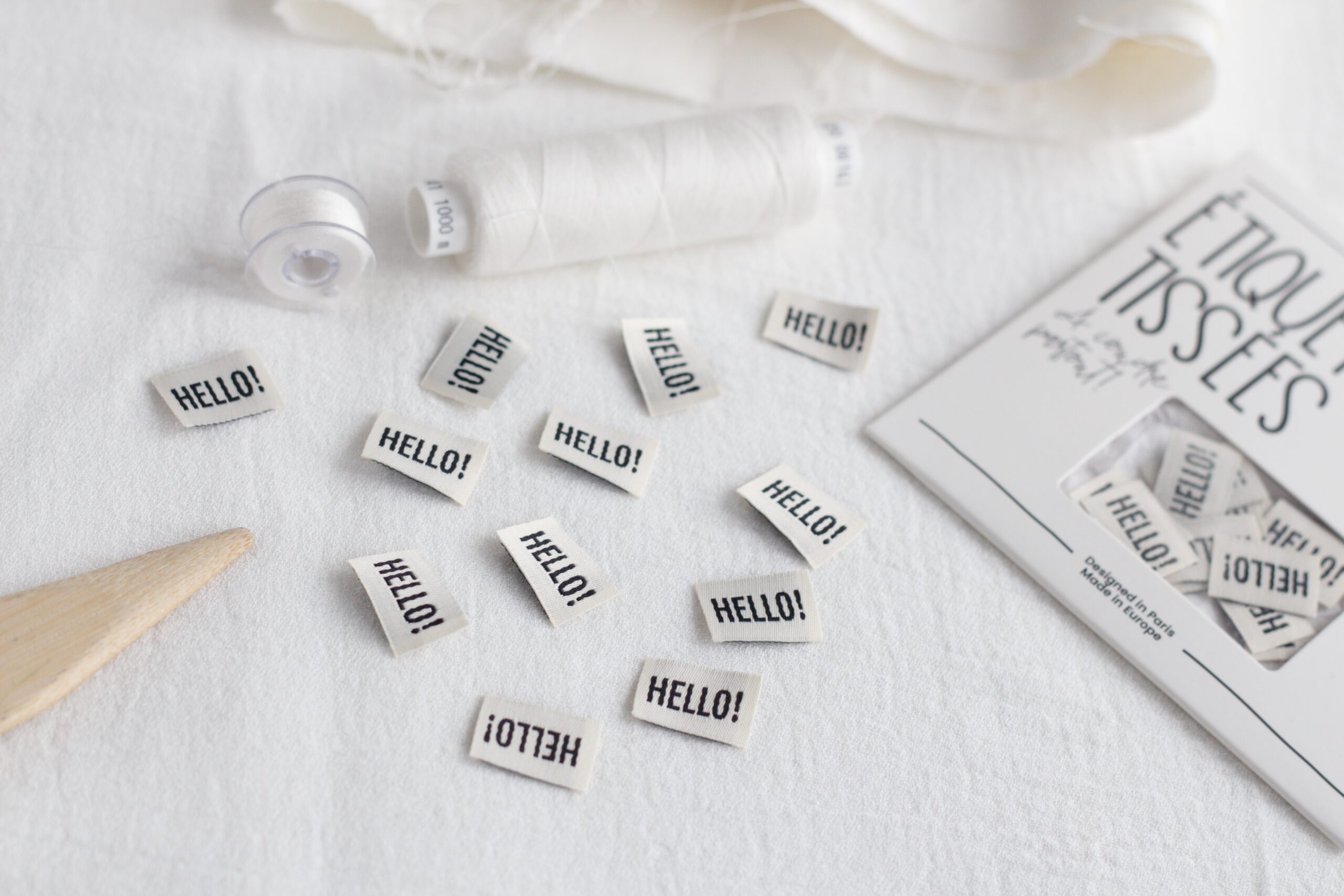 La Petite Maison Couture Hello! étiquette à coudre x12 masque écru