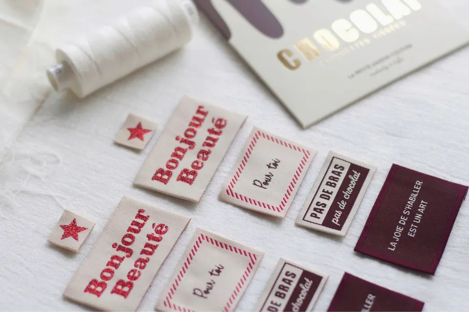 La Petite Maison Couture Chocolat x10 étiquettes tissées polyester