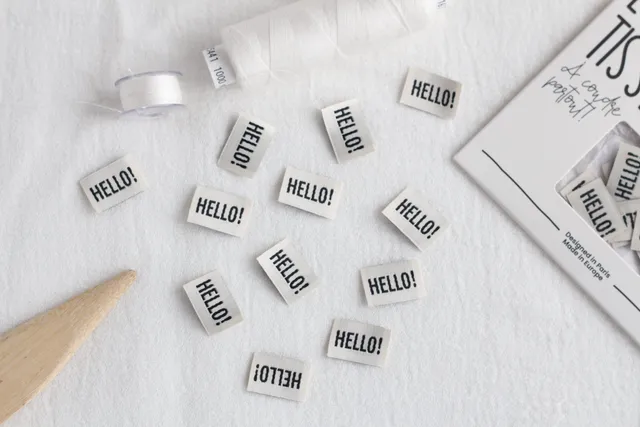 La Petite Maison Couture Hello! étiquette à coudre x12 masque écru