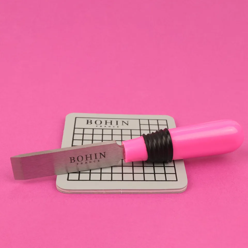 Bohin Ouvre Boutonnières 13 mm avec Plaque Protection