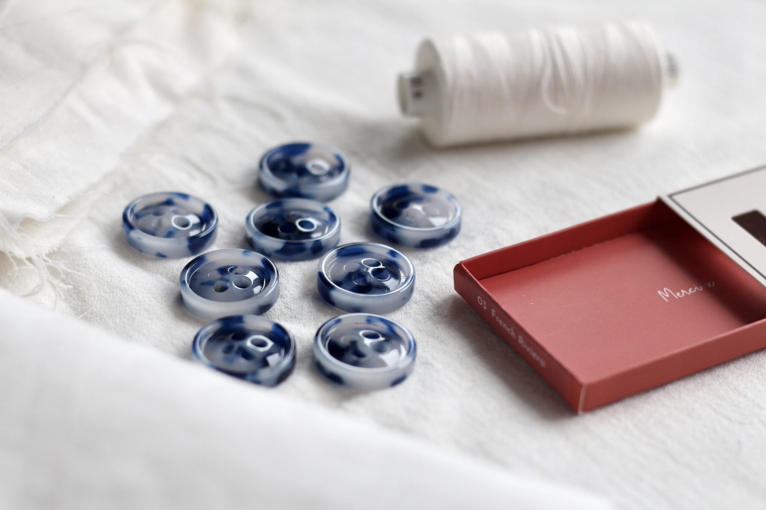 La Petite Maison Couture French Riviera boutons bleus 23 mm x8