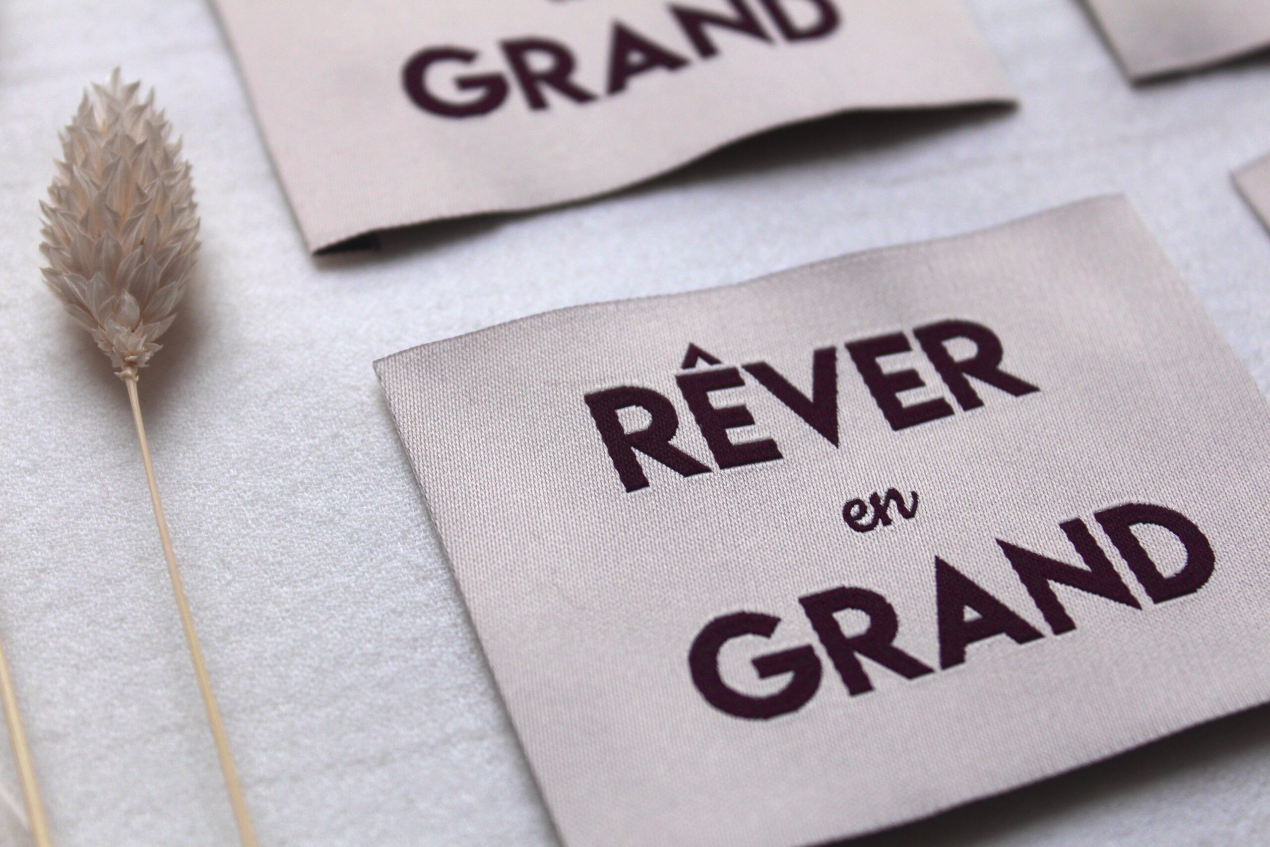La Petite Maison Couture Rêver en grand Aubergine x4 étiquette XL
