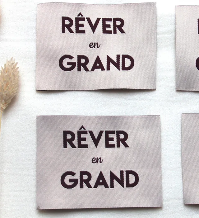 La Petite Maison Couture Rêver en grand Aubergine x4 étiquette XL
