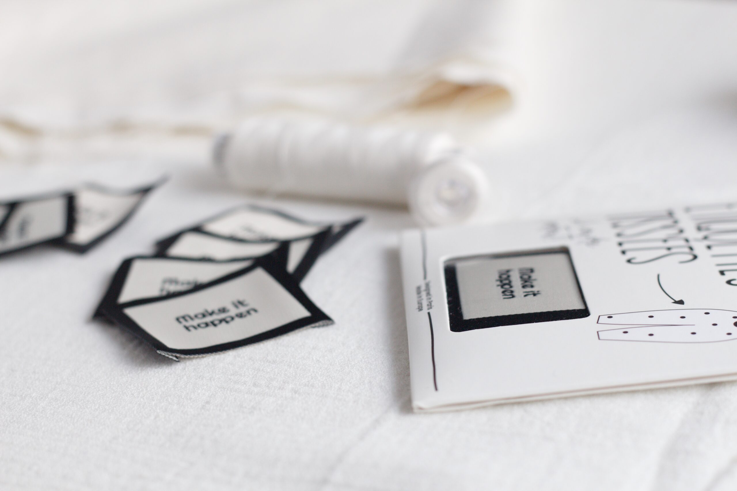La Petite Maison Couture Make it happen étiquettes tissées x8 noir