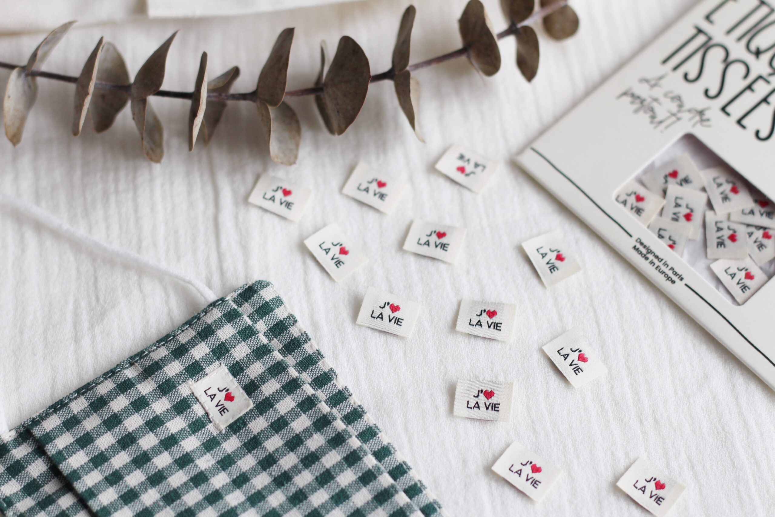 La Petite Maison Couture J’aime la vie étiquette tissu x12 coeur